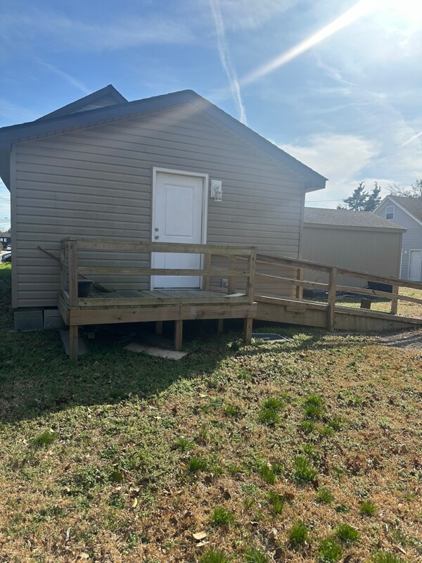 Building Photo - 504 Spellman St