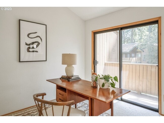 Building Photo - 2Bd/2Ba Second Floor Condo in SE with Washer & Dryer, 2 Car Dethatched Garage and a Serene Courty...