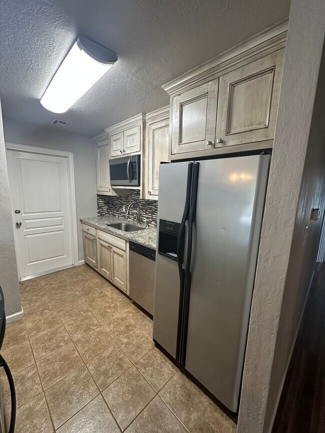 Building Photo - Total Remodel 3bed, 2bath, 2car in S Norman