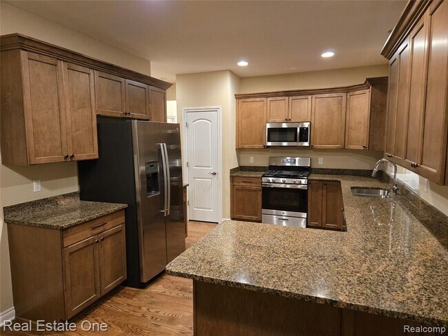 Building Photo - 1131 Woodslee Ave