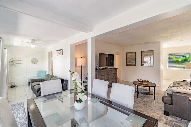 Building Photo - 607 Betmor Ln