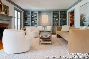 Building Photo - 140 W Fair Oaks Pl