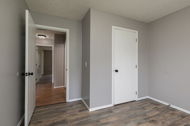 Building Photo - REMODELED 3 Bedroom | 2 Bathroom | 2 Car G...