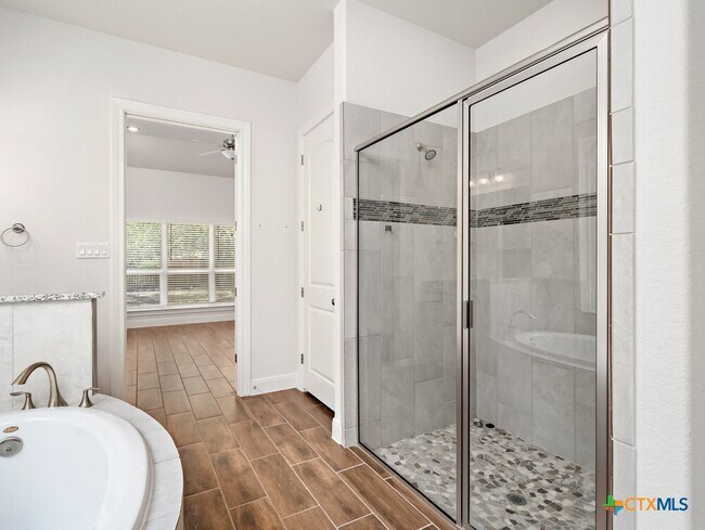 Building Photo - 530 Carriage House