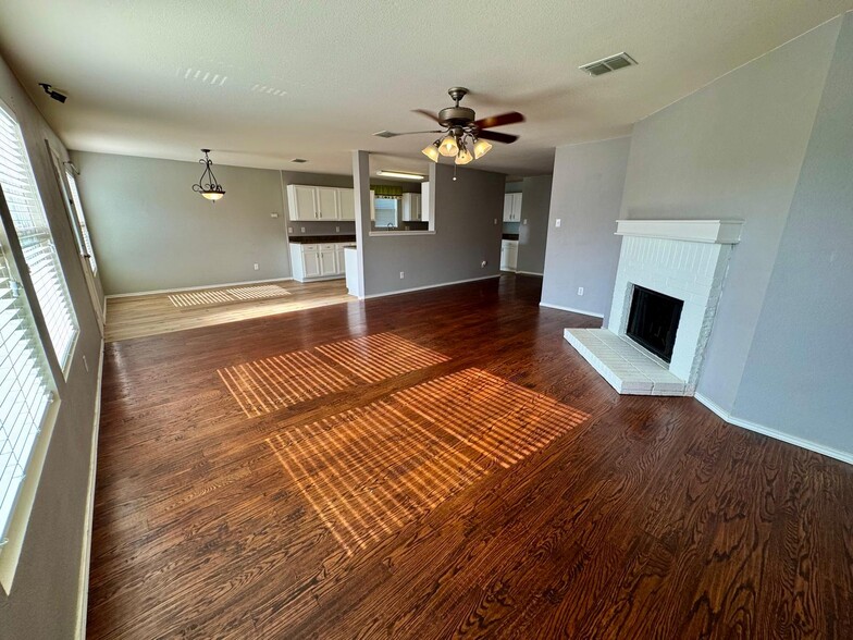 Building Photo - 13287 Fowler Dr