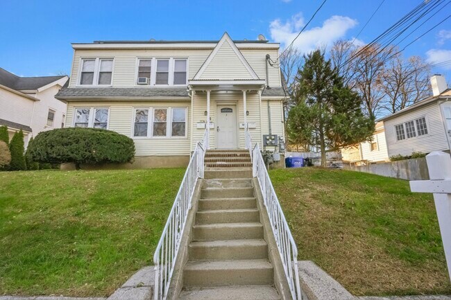 Primary Photo - 8 Smith St