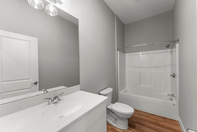 Building Photo - 999 Main St