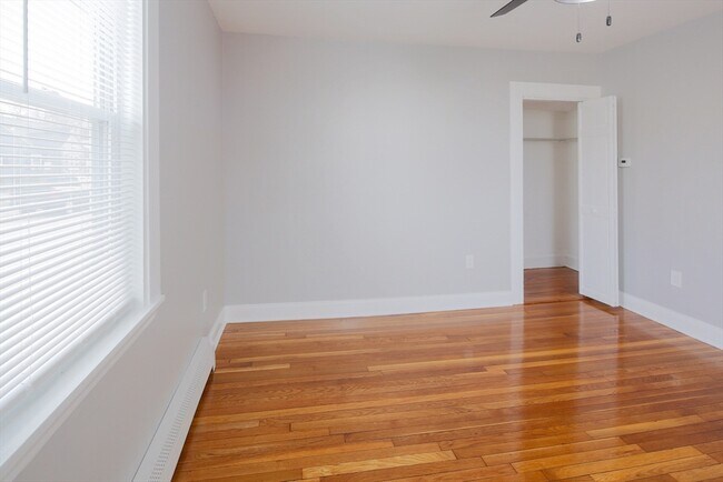 Building Photo - 259 Calvary St