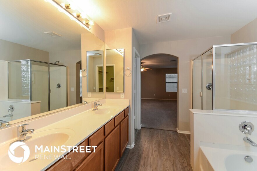 Building Photo - 17039 W Ipswitch Way