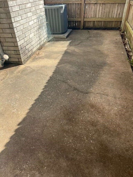 Building Photo - 17471 Red Oak Dr