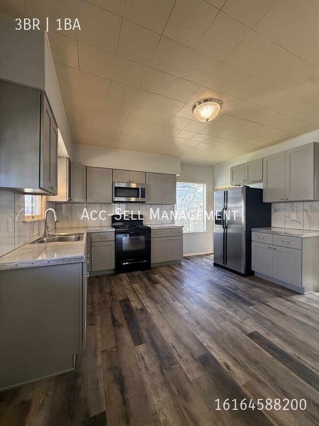 Building Photo - 564 Fremont Ave NW