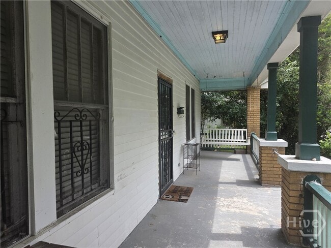Building Photo - 105 Forrest Ave