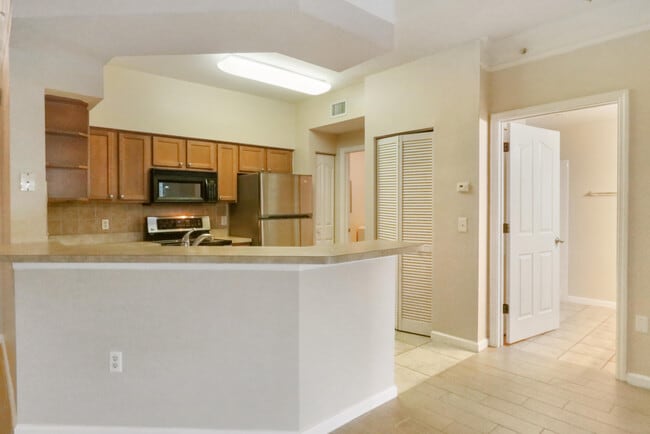 Building Photo - 3205 Myrtlewood Cir E