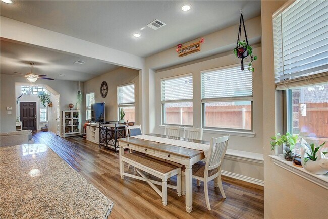 Building Photo - 3916 Ford Dr