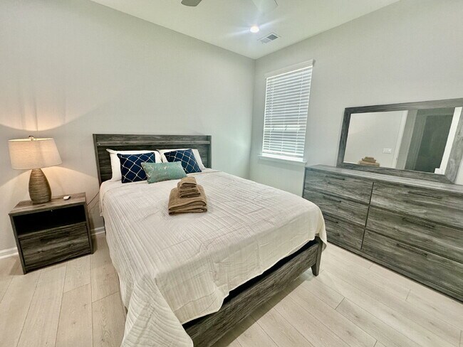 Building Photo - Margaritaville Two Bedroom Fully Furnished Home!