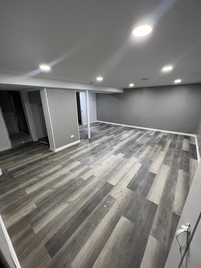 Building Photo - 1631 Dundee Rd