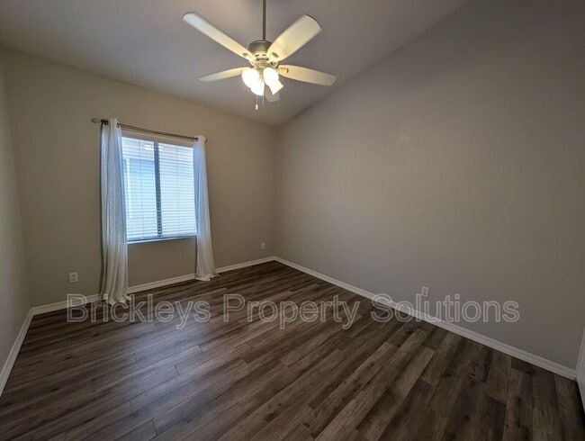 Building Photo - 9213 E Wood Dr