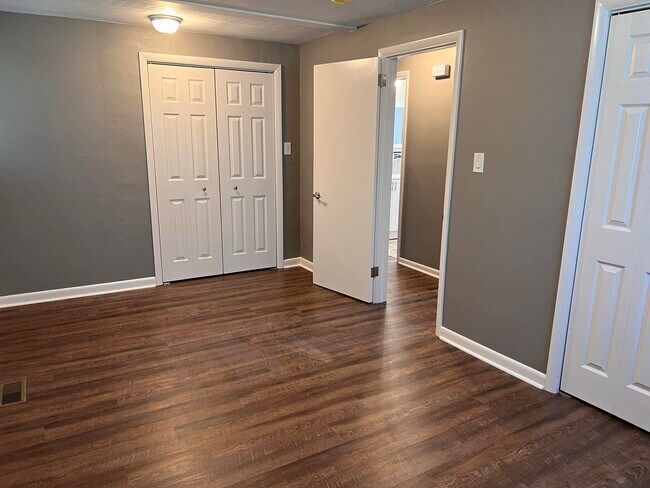 Building Photo - 620 1st St SE