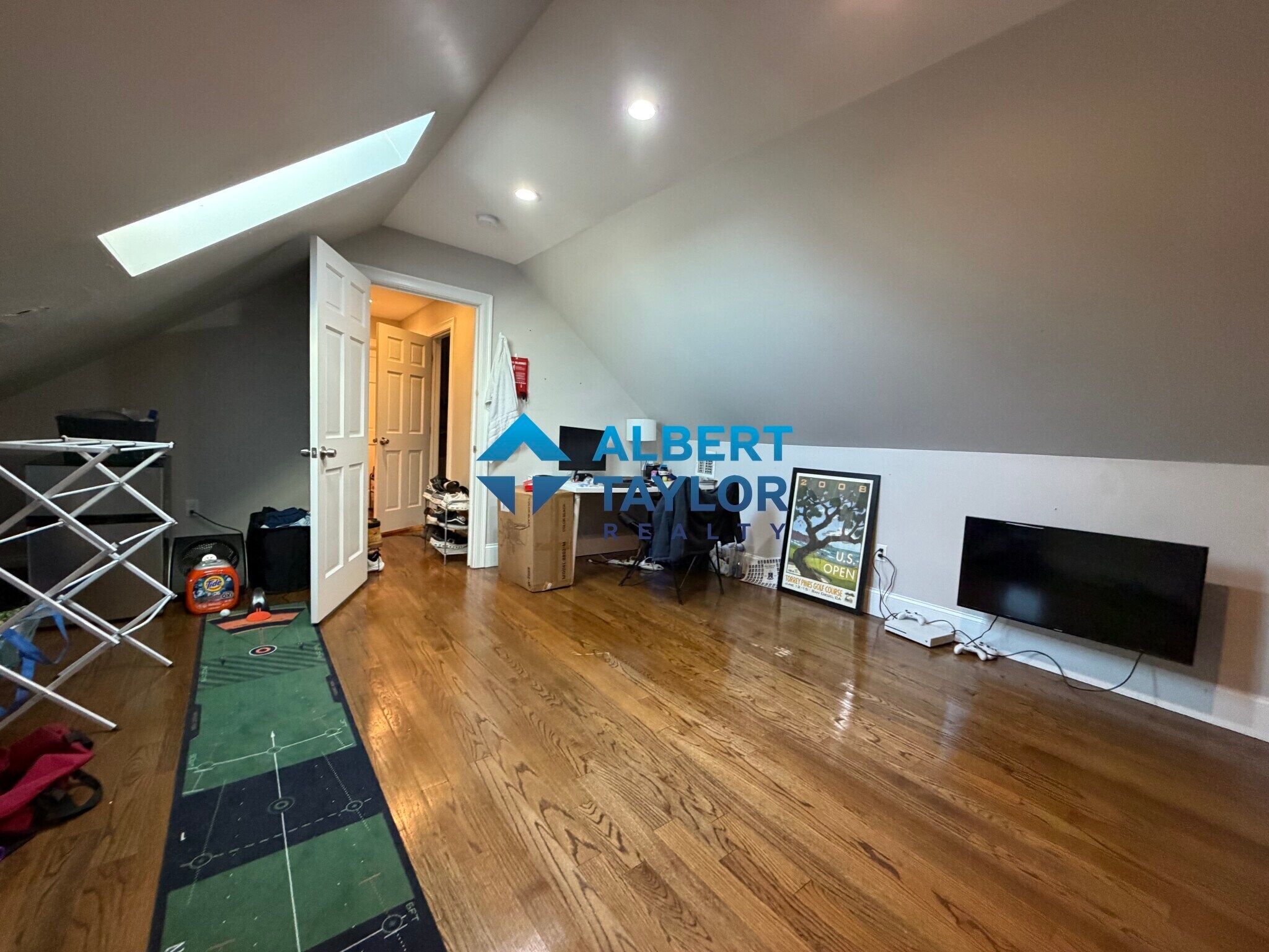 Building Photo - 71 Hillside St