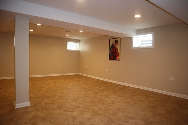 Building Photo - 3112 W 101st Pl