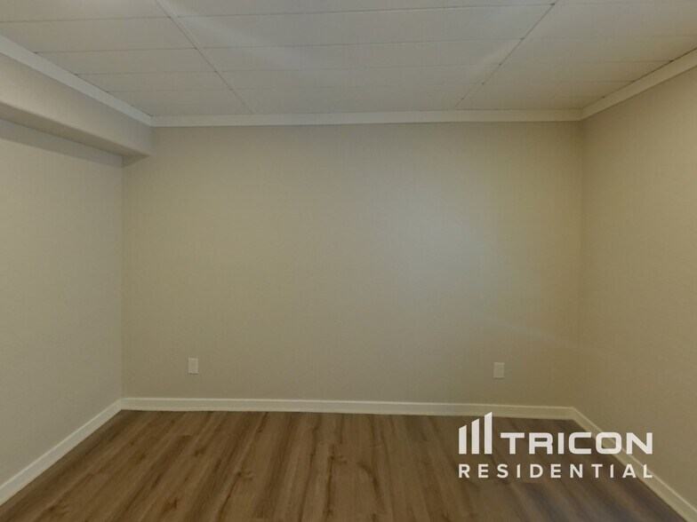 Building Photo - 1201 Antrim Loop