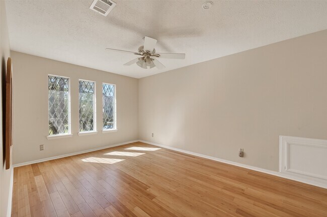 Building Photo - 11302 Hylander Dr