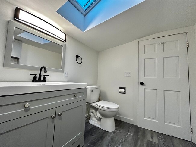 Building Photo - 46 Elm St