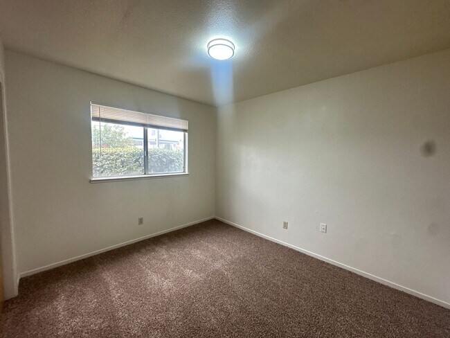 Building Photo - Gated community - Water, Garbage & Sewer I...