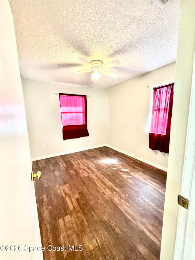 Building Photo - 885 Taluga Ave SE