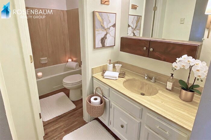 Building Photo - 2625 N Alvernon Way