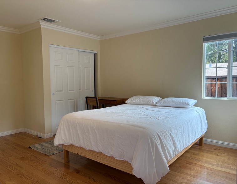 Bedroom #1 - 1912 Euclid Ave