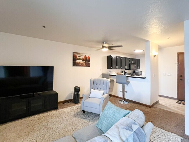 Building Photo - 1170 Denali St