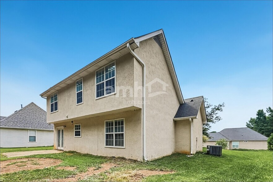 Building Photo - 105 Unity Cove