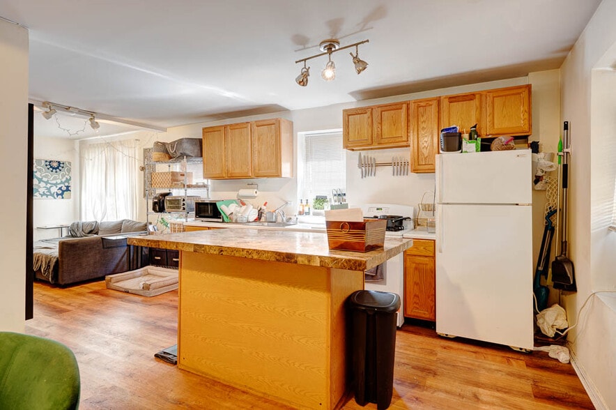 Building Photo - 1627 N Winchester Ave