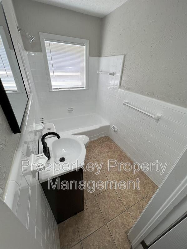 Building Photo - 905 Wright Dr