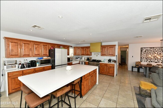 Building Photo - 4224 Hampshire Ln
