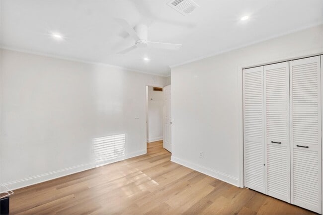 Building Photo - 550 N College St