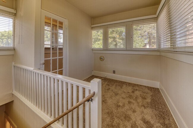 Building Photo - 734 E Peralta Wy