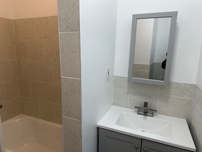 Building Photo - 347 Summer St