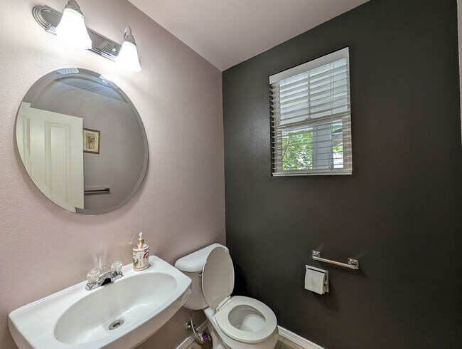 Building Photo - 4bd/2.5ba Snohomish Home