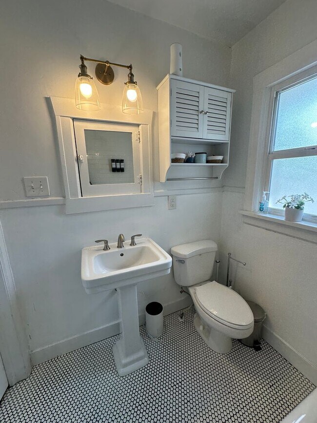 Building Photo - GORGEOUS Salt Lake Home!!!