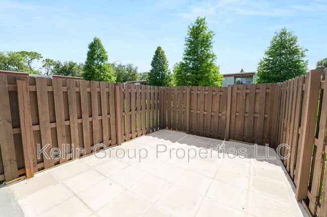 Building Photo - 2862 Somerset Park Dr