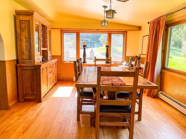 Building Photo - 525 Townsand Hollow Rd