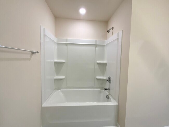 Building Photo - 836 Falls Grove Trl