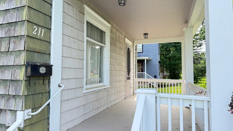 Building Photo - 211 W Hickory St
