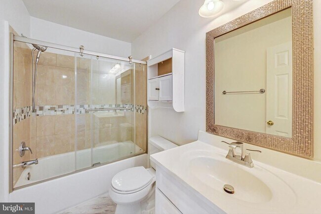 Building Photo - 5 Drumcastle Ct