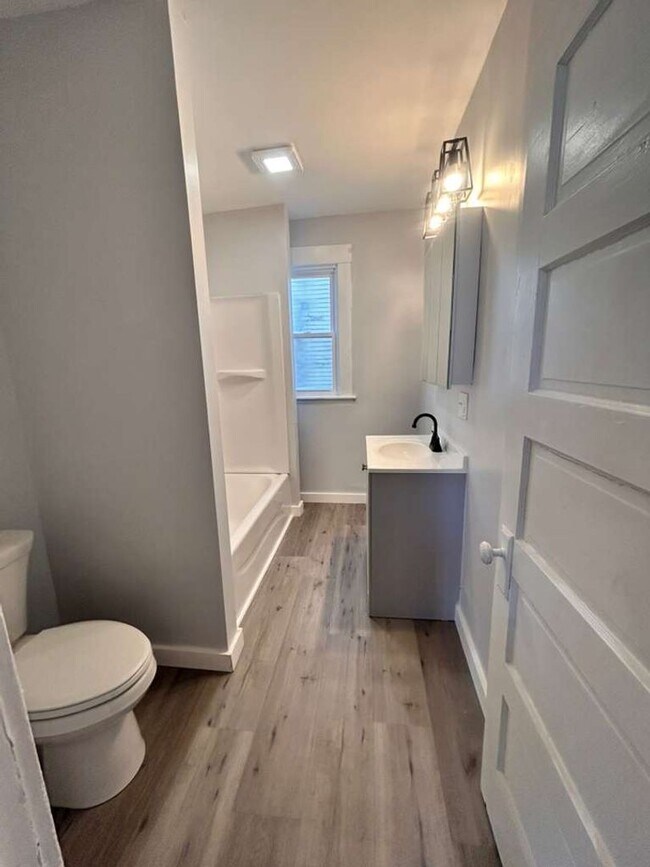 Building Photo - 67 Fairlawn Ave