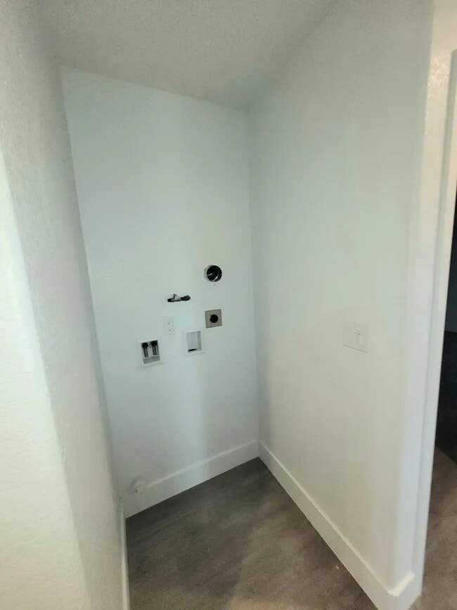 Building Photo - 7332 Poppy Blvd