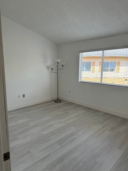 Building Photo - 6235 SW Kendale Lakes Cir