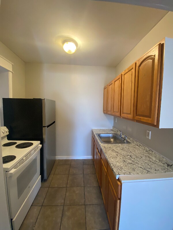 Building Photo - 114 Ashley St